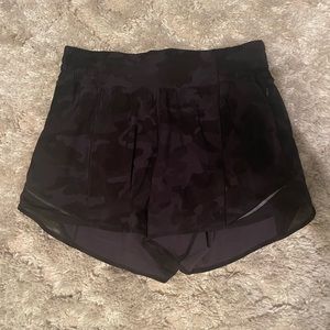 Lululemon HOTTY HOT SHORT *HIGH-RISE LONG ONLINE ONLY 4"